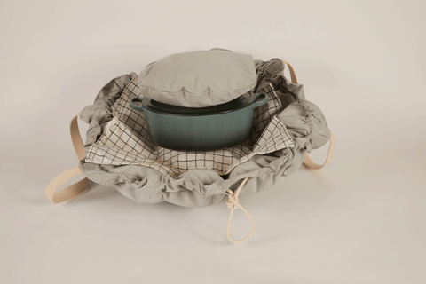 2. Mettez votre plat avec son couvercle dans le sac